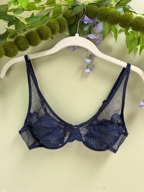 VTG 1997 Victoria's Secret Lacey Bra in Navy, size 36B